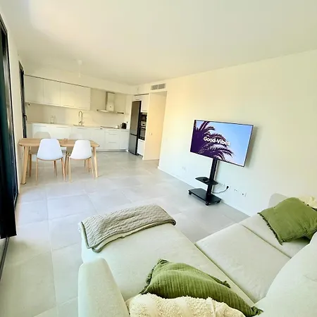 公寓 New And Bright Apartment, 2min From The 卡拉费尔