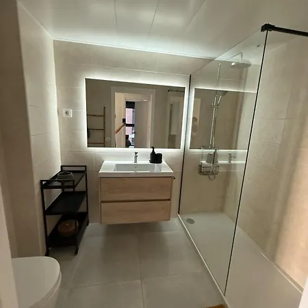 公寓 New And Bright Apartment, 2min From The 卡拉费尔