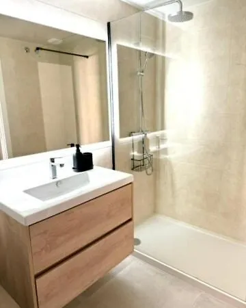 New And Bright Apartment, 2min From The 公寓 卡拉费尔