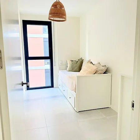 New And Bright Apartment, 2min From The 公寓 *