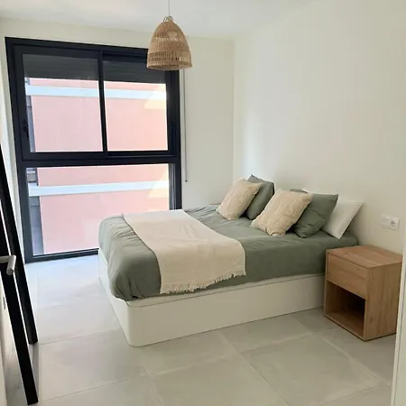 公寓 New And Bright Apartment, 2min From The *