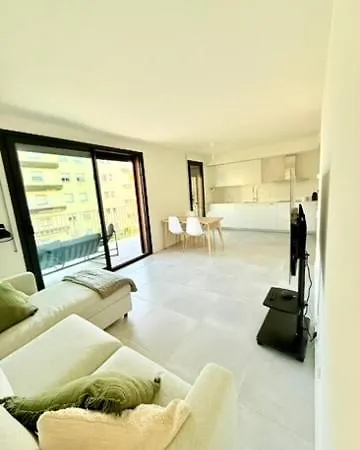 New And Bright Apartment, 2min From The Апартаменты *