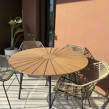 New And Bright Apartment, 2min From The